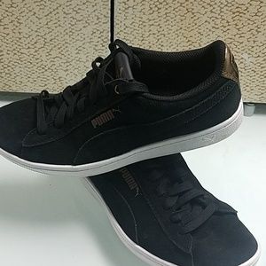 Puma Tennies Shoes